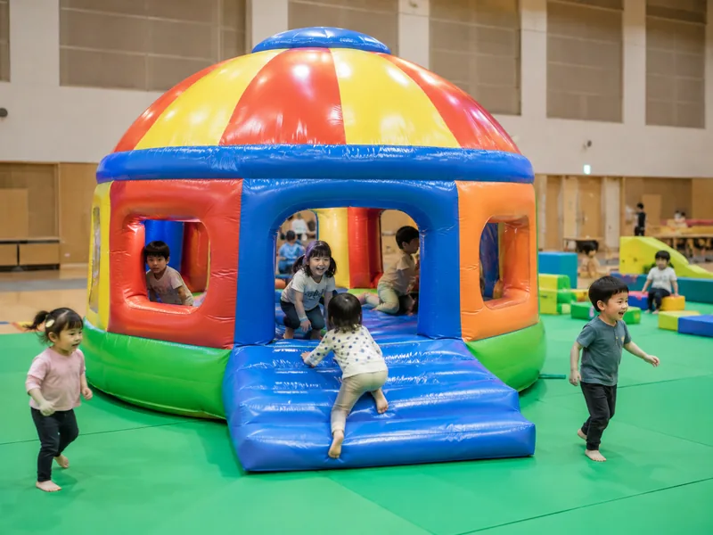 ふわふわ遊具のある屋内キッズパーク